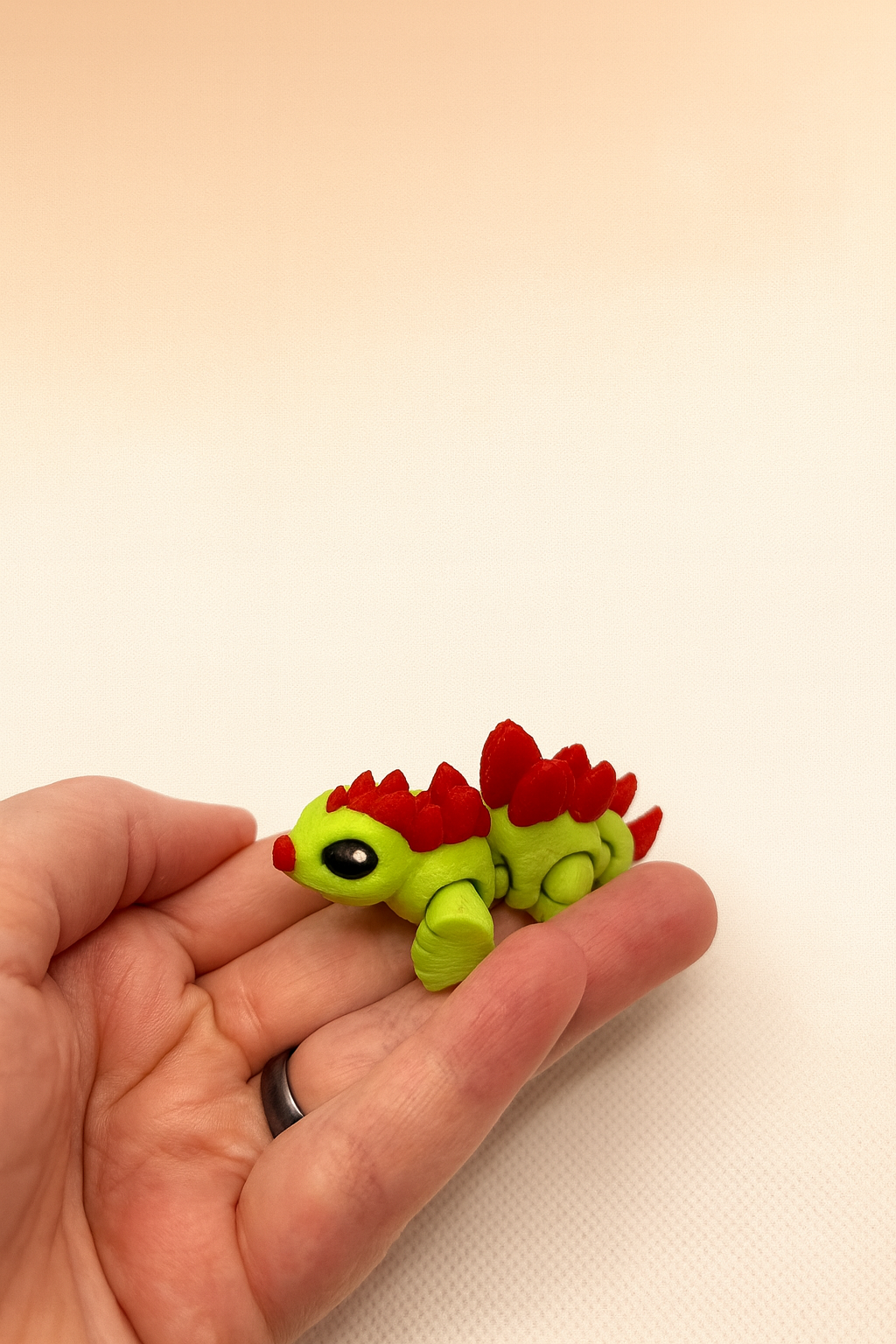 Hatchling Dino – Mini-Dino Mystery Edition