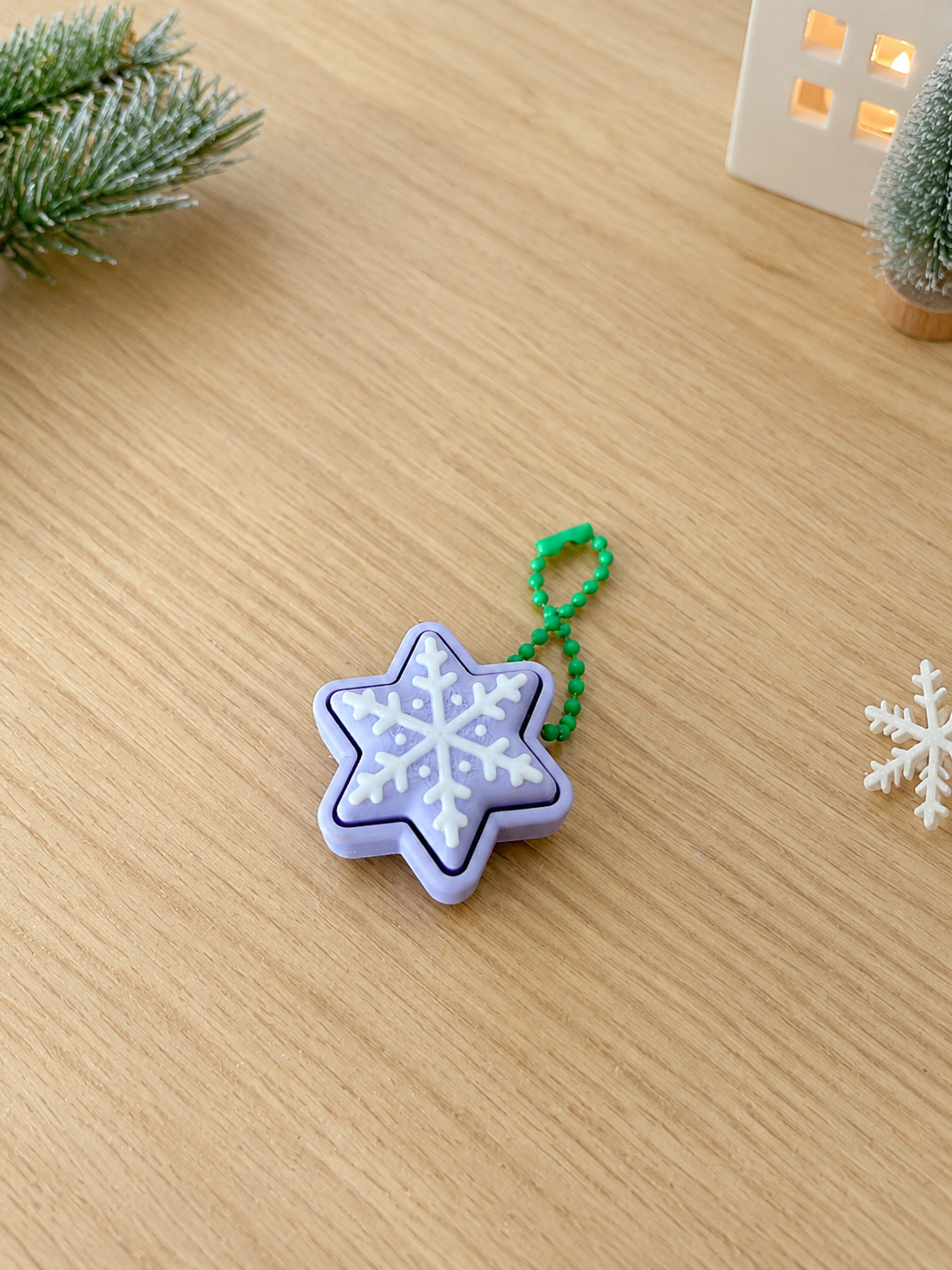 Schneeflocken-Clicker mit Kugelkette – winterlicher 3D-gedruckter Anhänger
