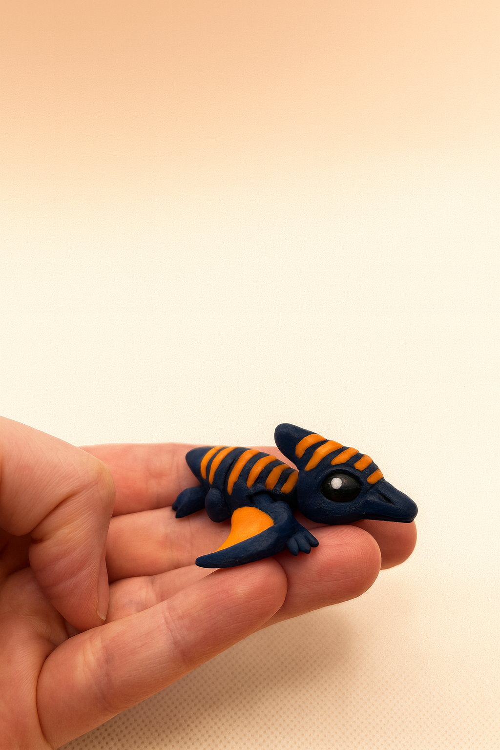 Hatchling Dino – Mini-Dino Mystery Edition