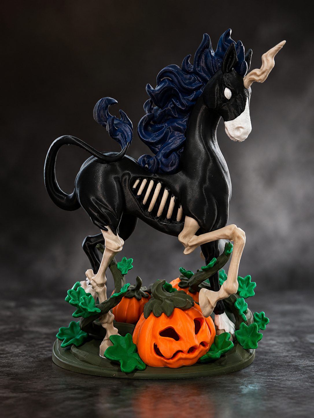 Bone Unicorn – leuchtende Halloween-Deko mit Kürbislichtern